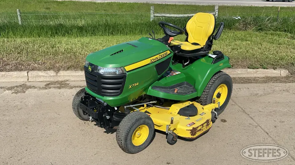 2016 John Deere X734 Lawn Tractor