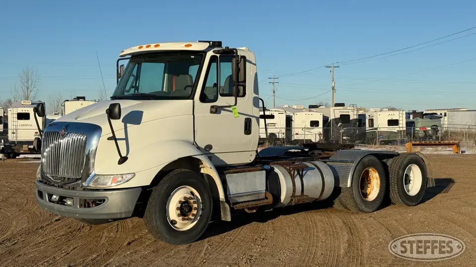 2016 International 8600 Conventional Truck without Sleeper
