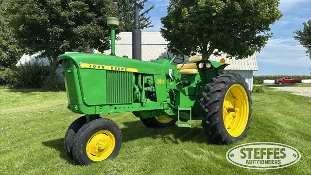John Deere 3010