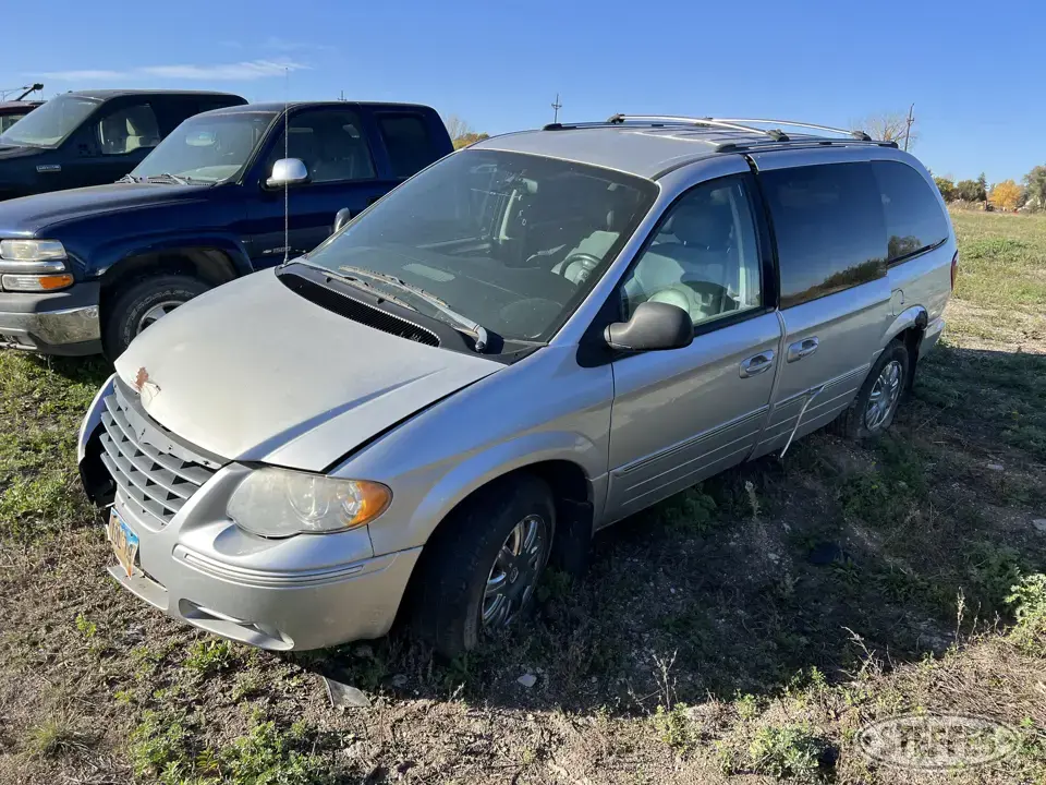 2006 Chrysler Town & Country Limited Van
