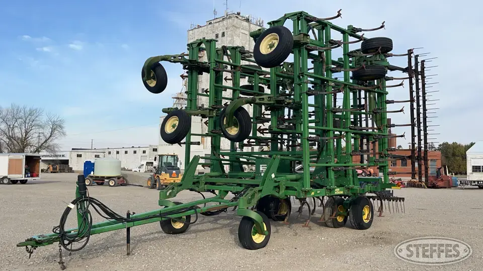2003 John Deere 2200 Field Cultivator