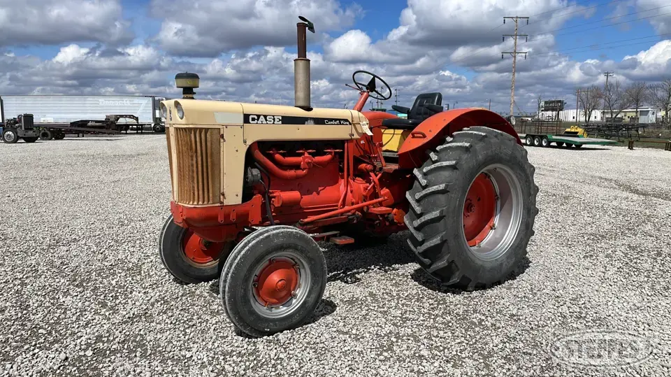 Case 930 Comfort King 2WD Tractor