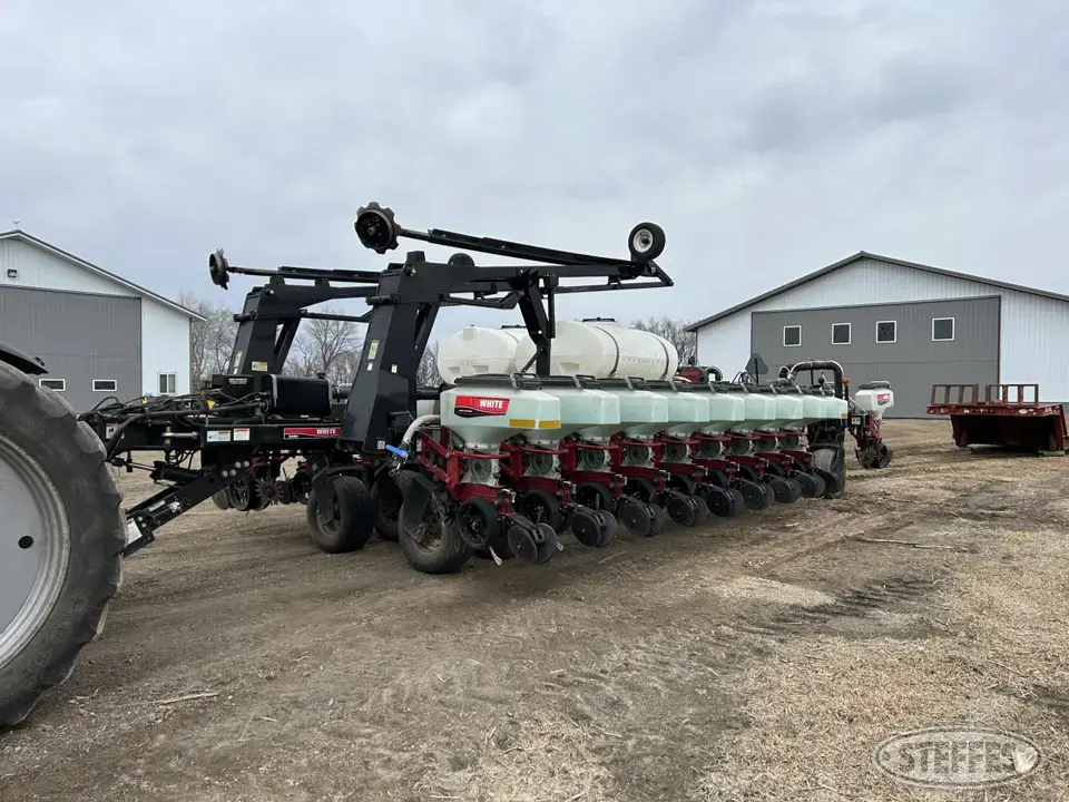 2003 White 8524 12 or More Row Planter