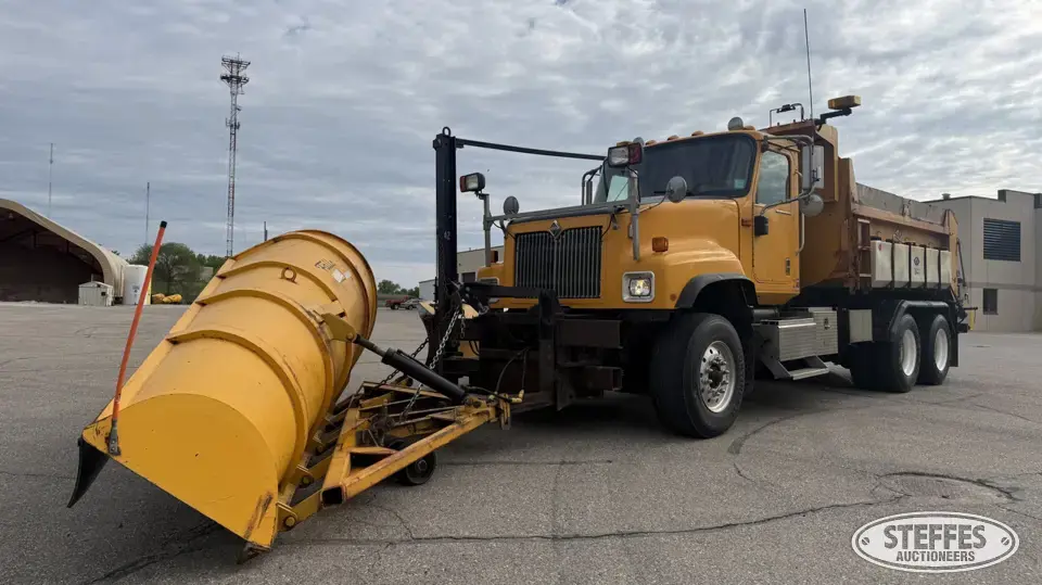 2006 International Paystar 5500i Plow-Spreader Truck