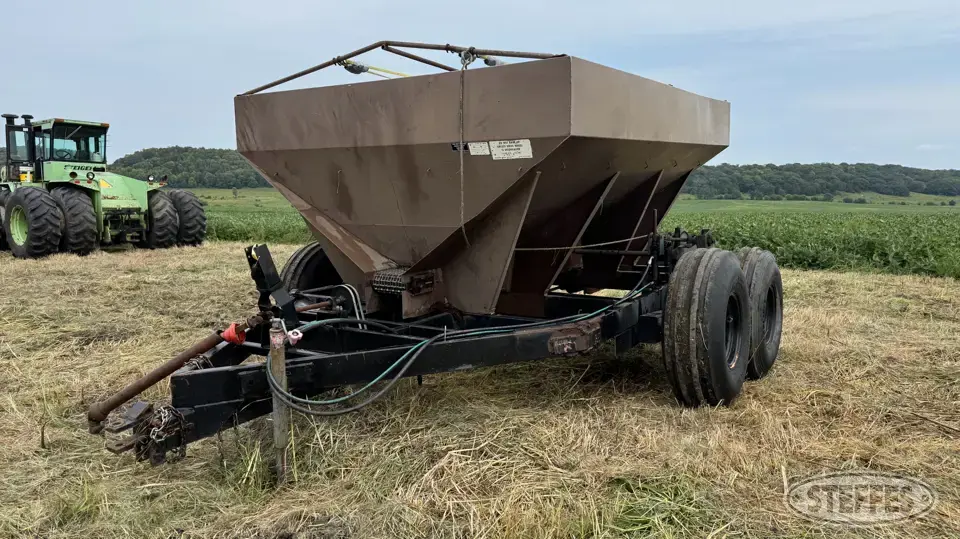Tyler Pull-Type Dry Spreader