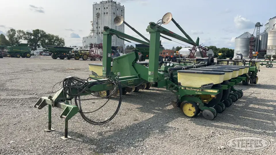 John Deere 7200 12 or More Row Planter