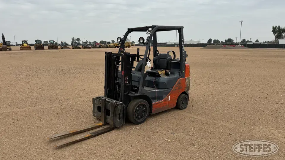 Toyota 8FGCU25 Warehouse Forklift