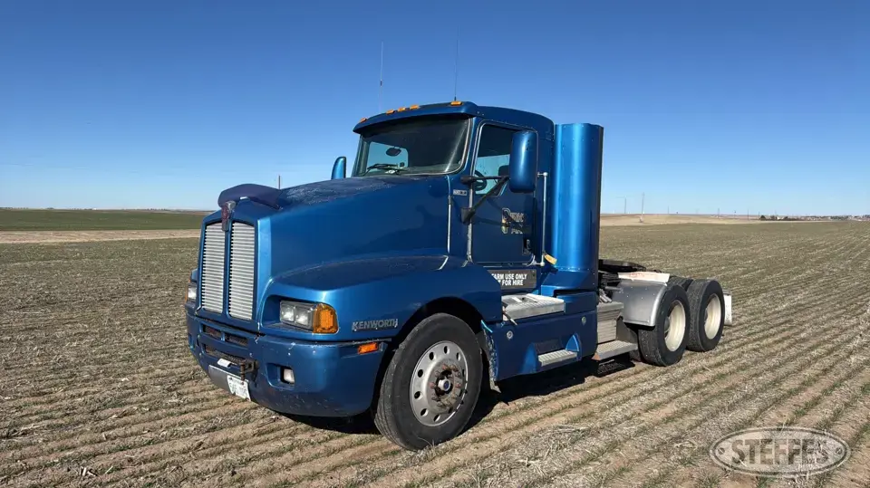 2004 Kenworth T600 Conventional Truck without Sleeper