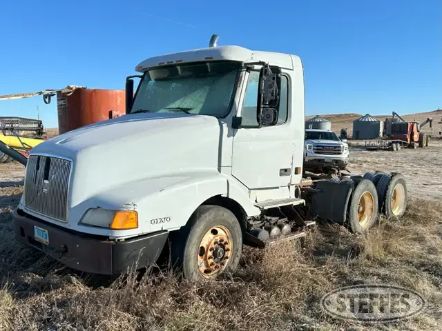 1998 Volvo VNL64T