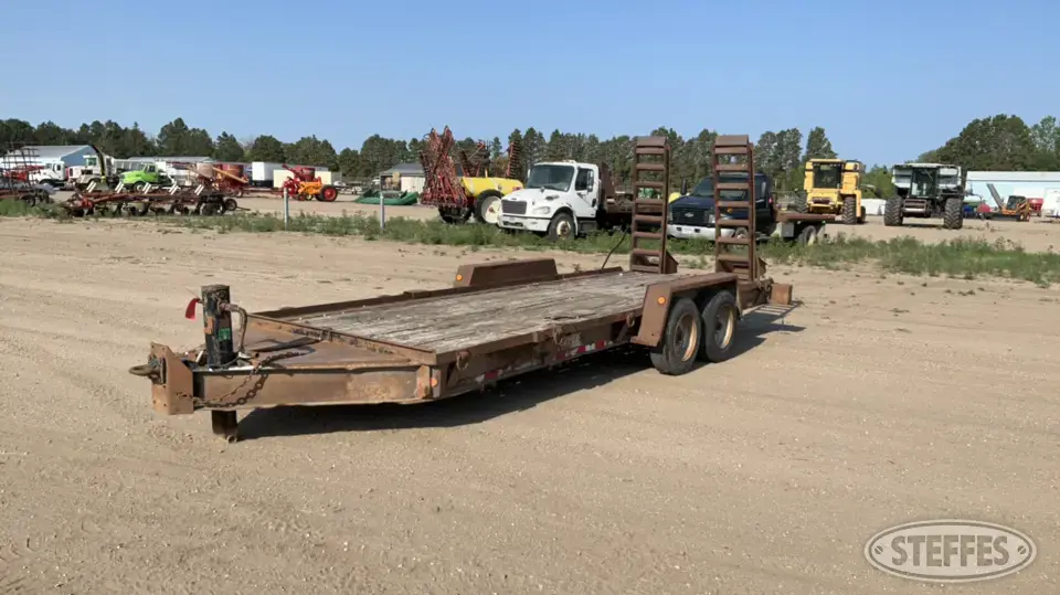 2005 Towmaster T-14D Flatbed Trailer