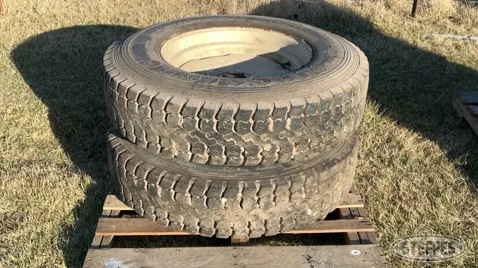 (2) Firestone 295/75R22.5 Tires Truck Tire