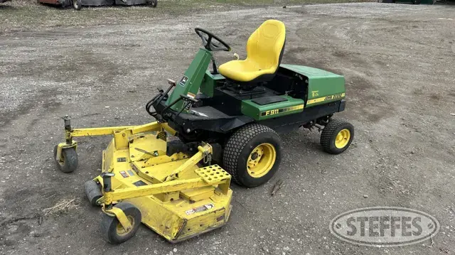 1995 John Deere F911