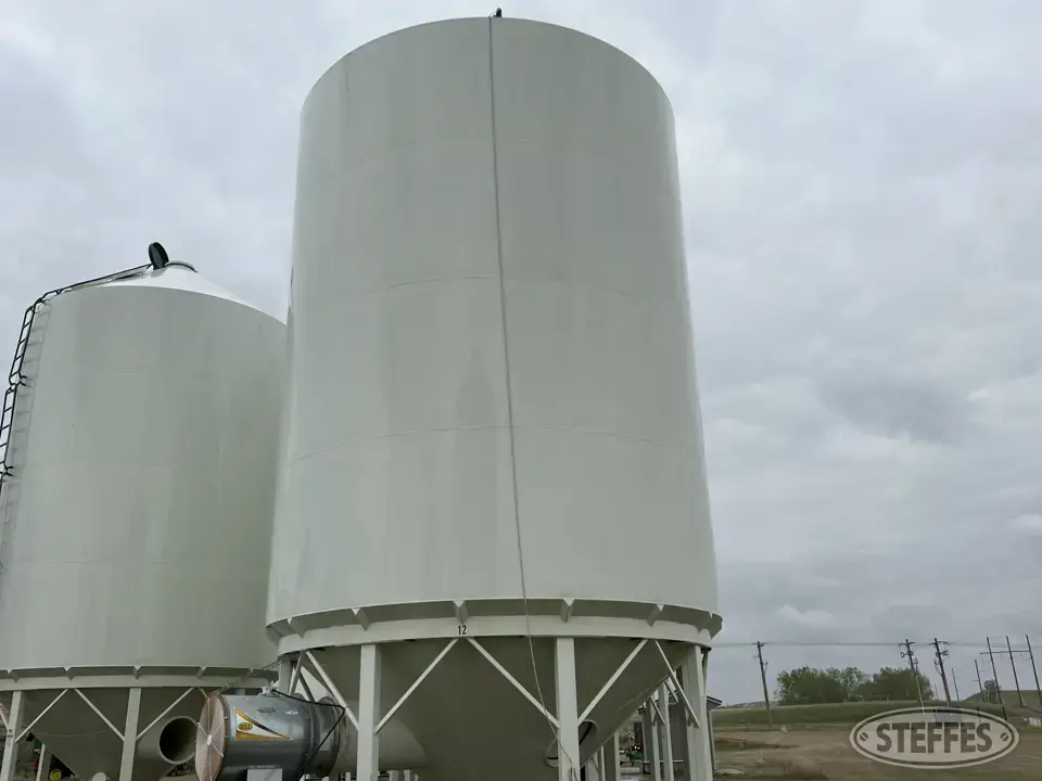 2016 Amber Waves 1640M Hopper Bin