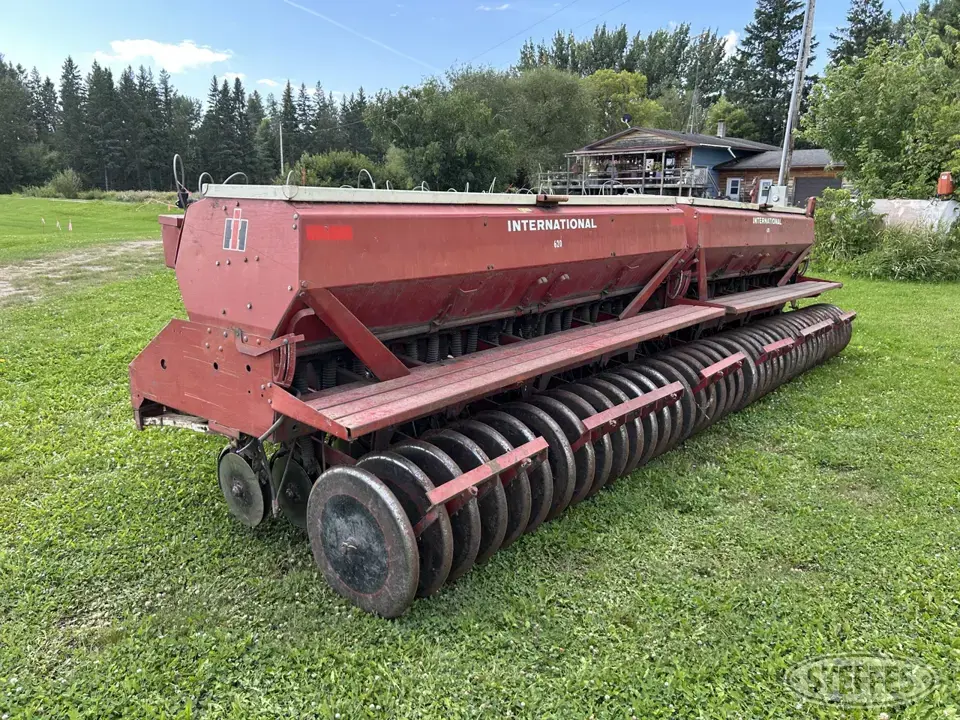 International 620 Press Drill
