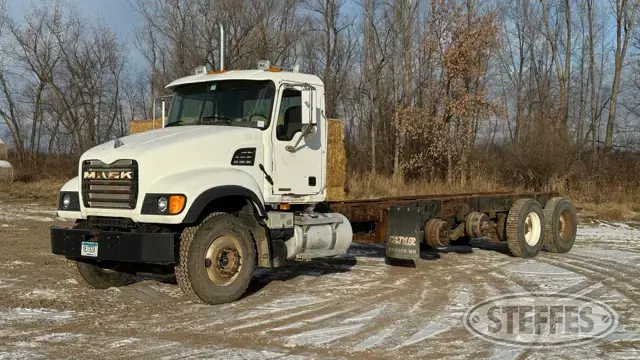2003 Mack Granite CV713