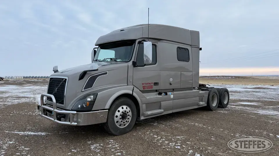 2013 Volvo VNL670 Conventional Truck with Sleeper