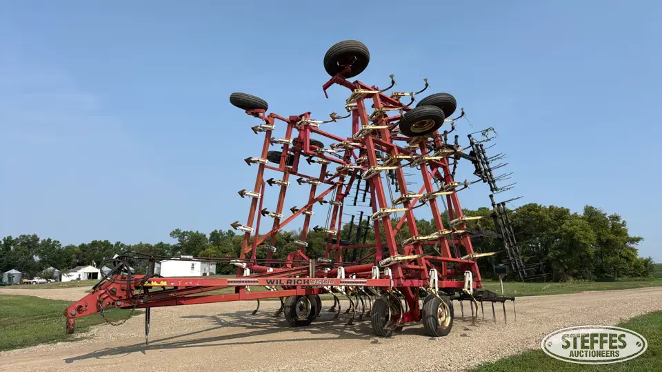 Wil-Rich 3400 Field Cultivator