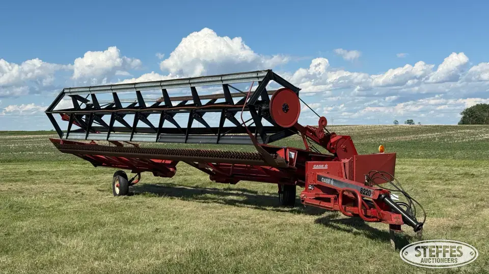 1996 Case IH 8220 Pull-Type Swather
