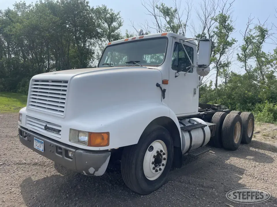 1995 International 8600 Conventional Truck without Sleeper