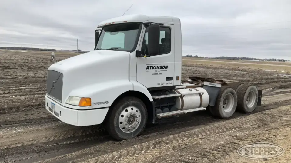 2000 Volvo VN Conventional Truck without Sleeper