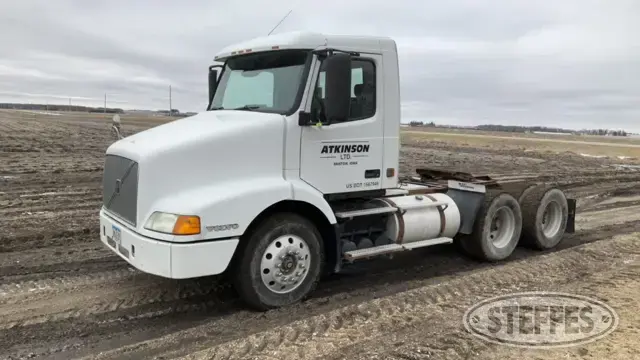 2000 Volvo VN