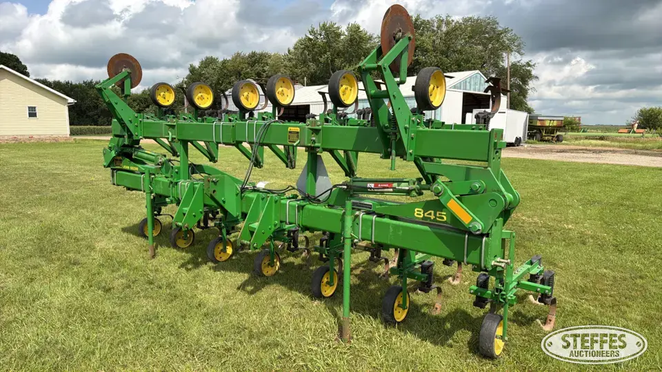 John Deere 845 Row Crop Cultivator