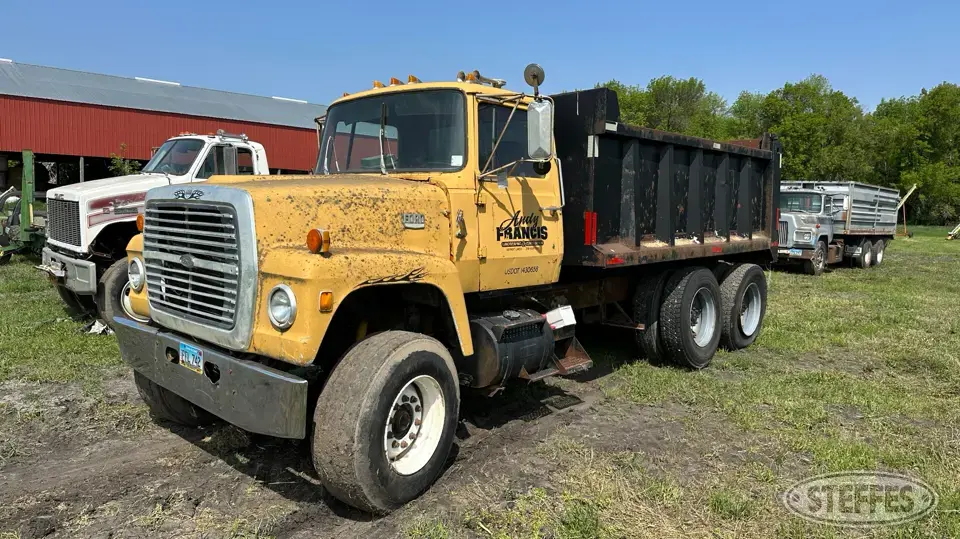 1973 Ford 9000 Dump Truck