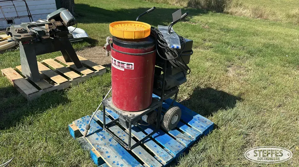 Allied hot water pressure washer Farm Support Item