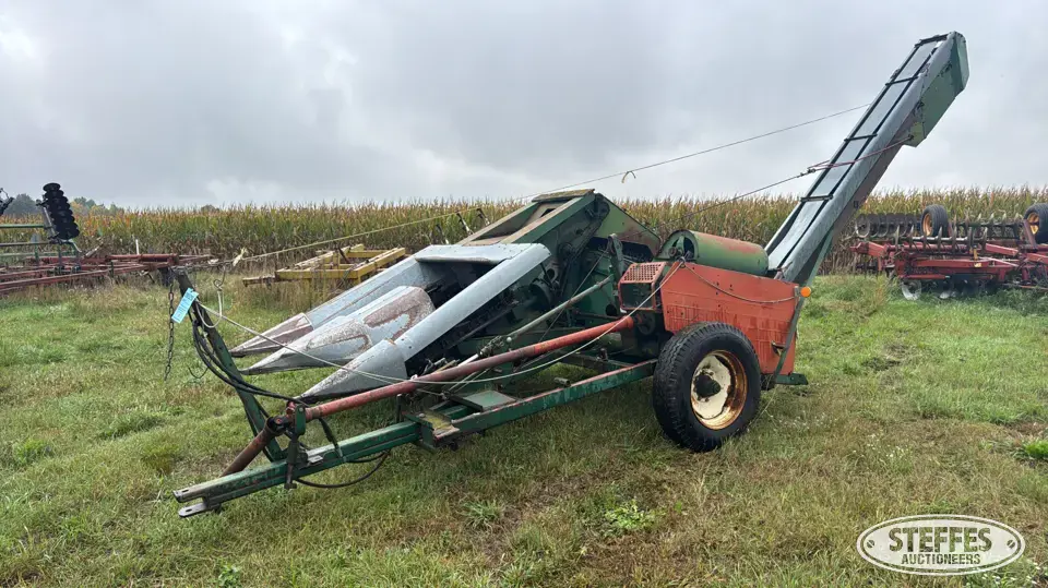 New Idea 327 corn picker Forage Harvester Head