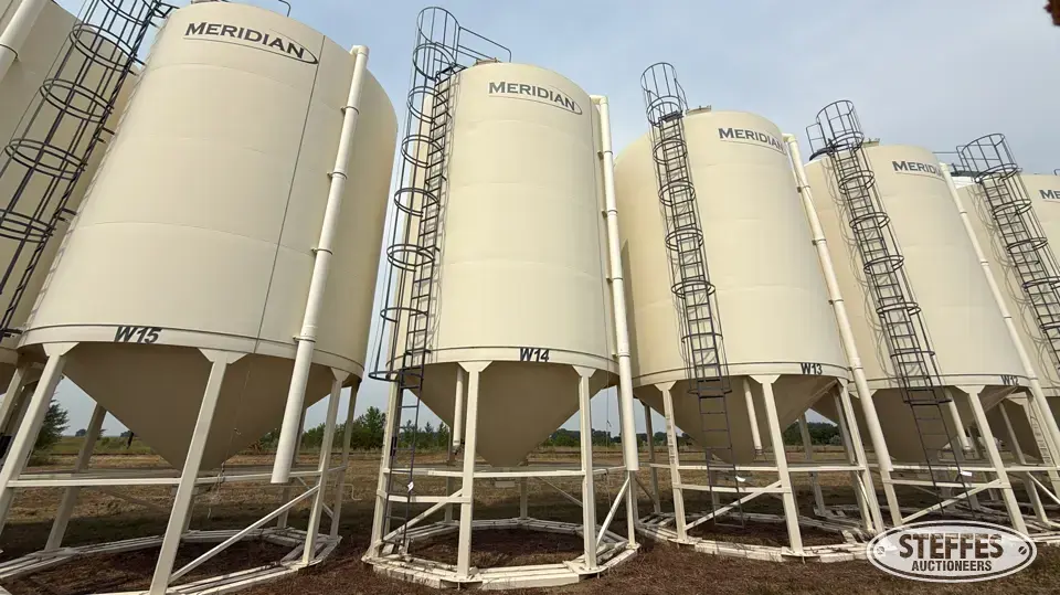 2014 Meridian M1620-40 Hopper Bin