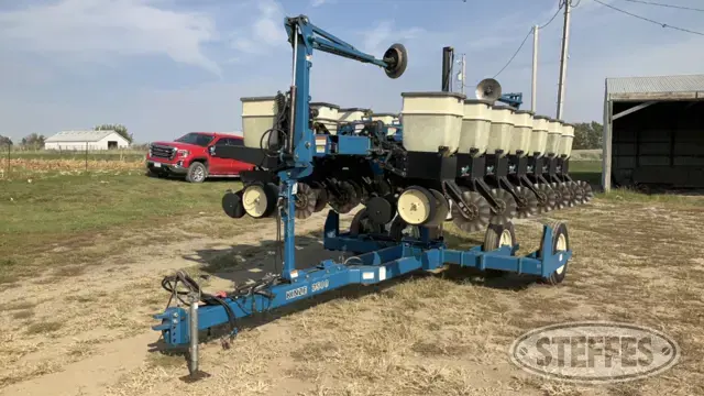 1998 Kinze 2500