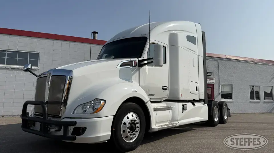 2018 Kenworth T680 Conventional Truck with Sleeper