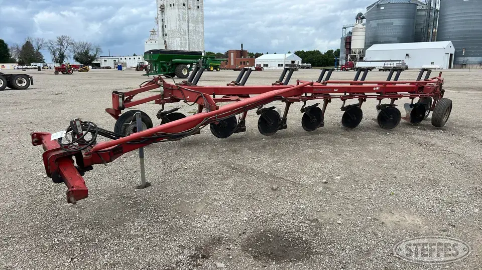 Case IH 7500 Plow
