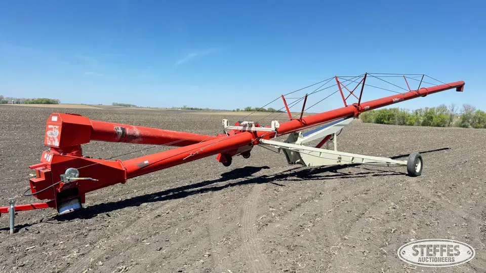 Buhler Farm King 1370 Swing Hopper Auger