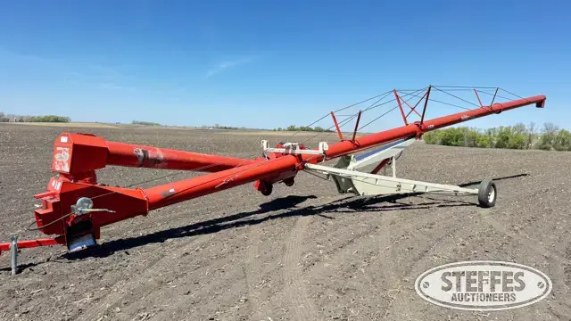 Buhler Farm King 1370