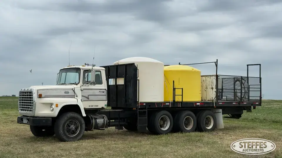 1980 Ford 9000 Tender Truck