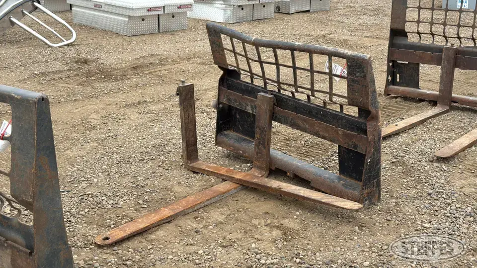 Bobcat skid steer pallet forks Skid Steer Fork