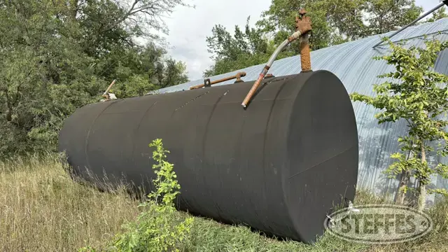 8,000 gal. horizontal fuel tank