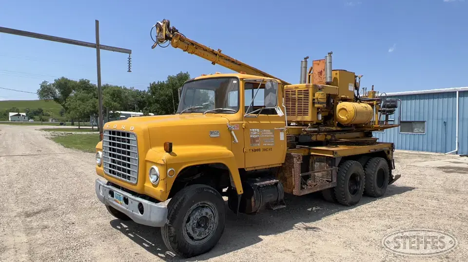 1977 Ford F800 Specialty Truck