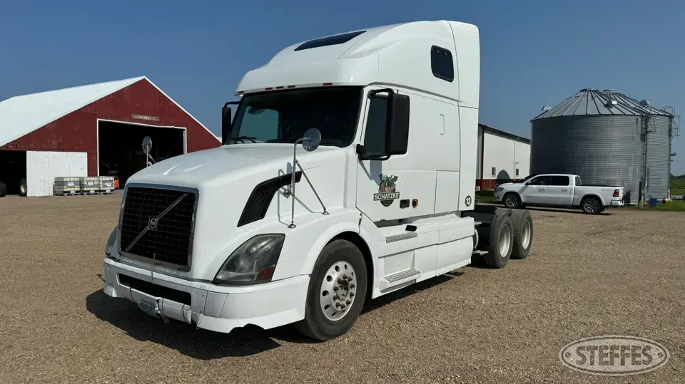 2006 Volvo VNL Conventional Truck with Sleeper
