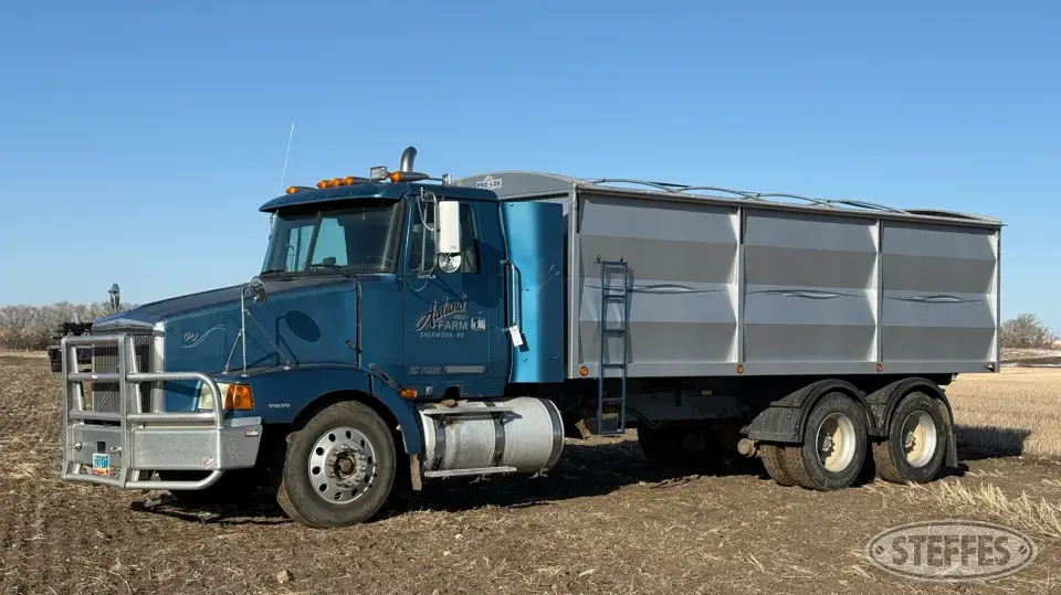 1997 Volvo WCA Grain Truck