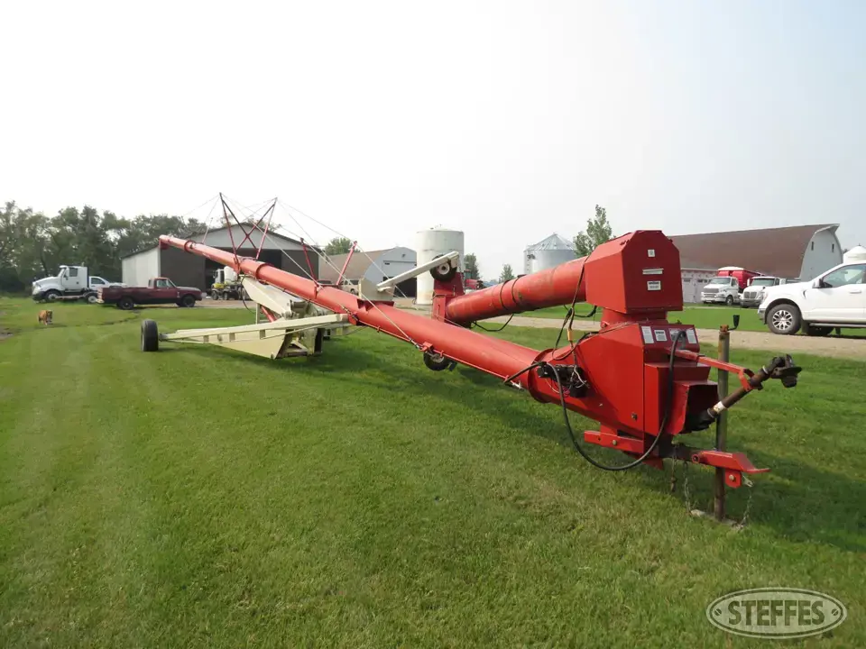 Farm King 1385 Swing Hopper Auger