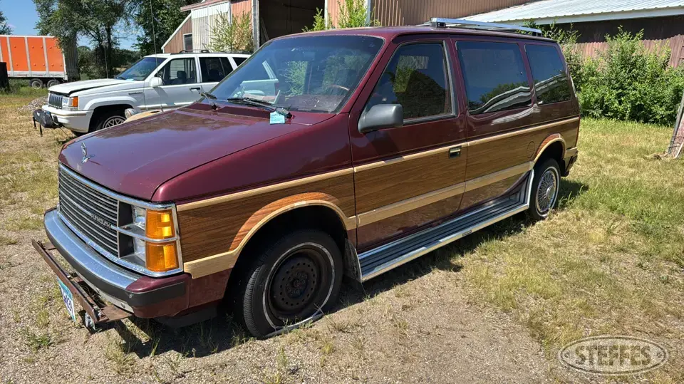 1986 Plymouth Voyager LE Van