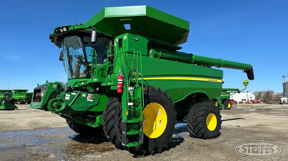 2023 John Deere S790 Combine