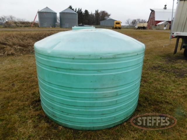 1-500-gal--poly-tank--2--outlet_1.JPG