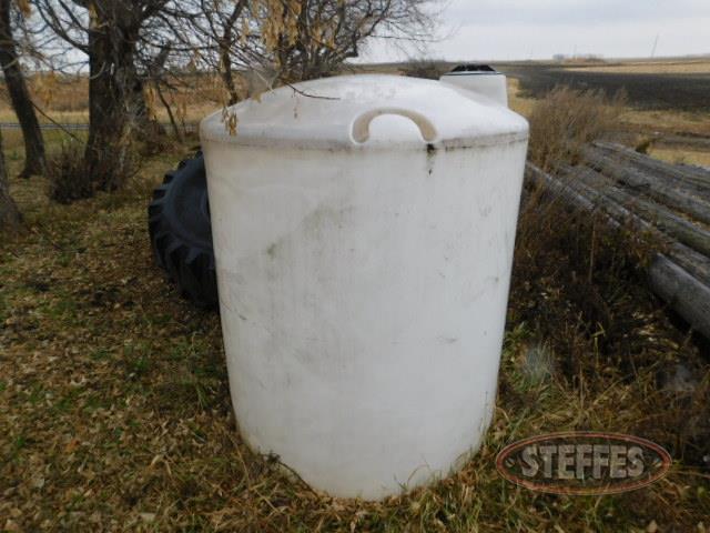 150-gal--poly-tank---2--outlet_1.JPG