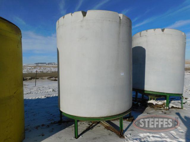 3000-gal--vertical-poly-tank-on-stands-_2.jpg