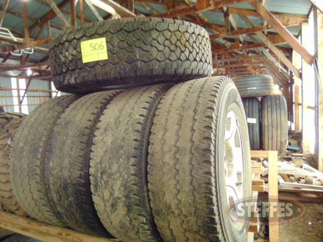 (4)-265-70R17-Bridgestone-tires_0.JPG