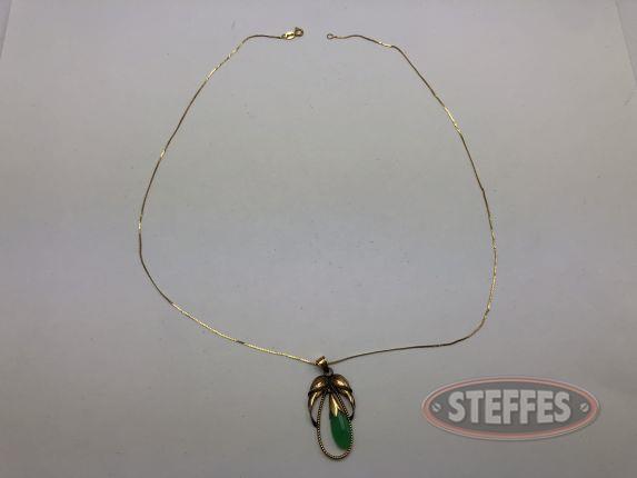 14-Karat-Gold-Jadeite-Pendant-Necklace_2.jpg