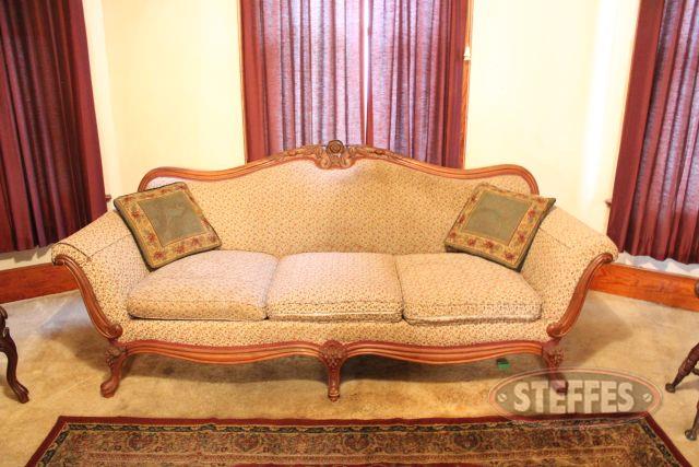 Victorian-Style-Couch_2.jpg